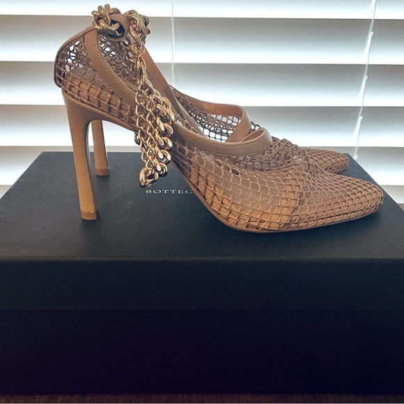 New / Never Worn BOTTEGA VENETA beige Mesh Nappa Chunky Chain Sandals / Pumps - Picture 3 of 16